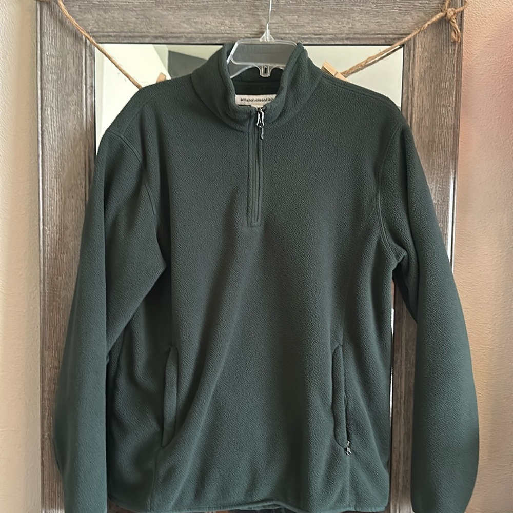 Men’s fleece 1/4 zip. Size M
